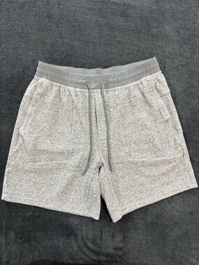 lululemon athletica Men's Large At Ease 7" Light Gray Knit Drawstring Shorts